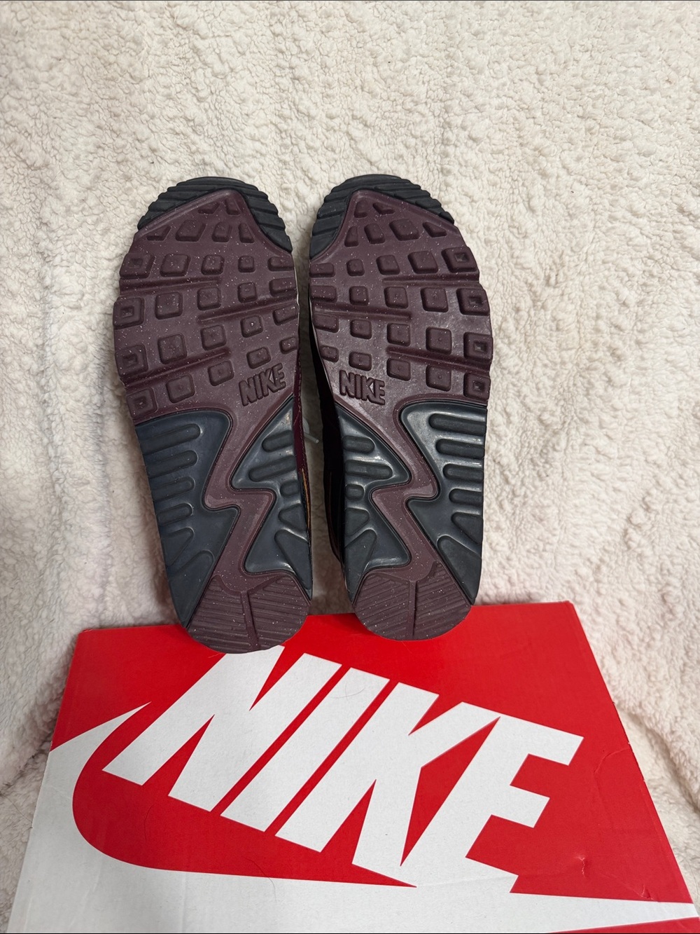 Nike Women’s Air Max 90 Leopard + Burgundy - Picture 6 of 7